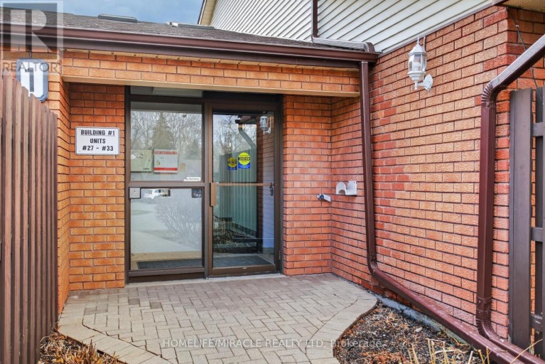32 - 36 CHAMPLAIN CRESCENT, Peterborough (Northcrest Ward 5), Ontario, K9L1T1