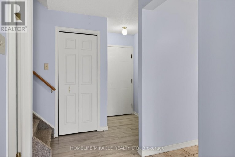 32 - 36 CHAMPLAIN CRESCENT, Peterborough (Northcrest Ward 5), Ontario, K9L1T1
