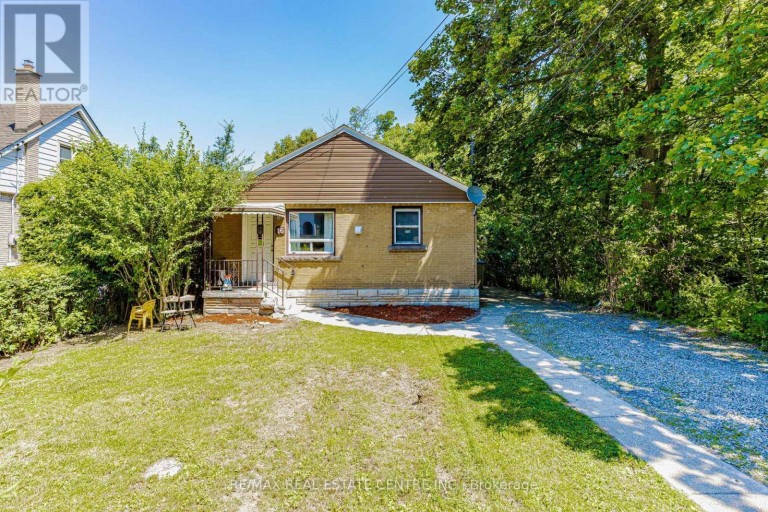 16 AINSLIE AVENUE, Hamilton (Ainslie Wood), Ontario, L8S2J3