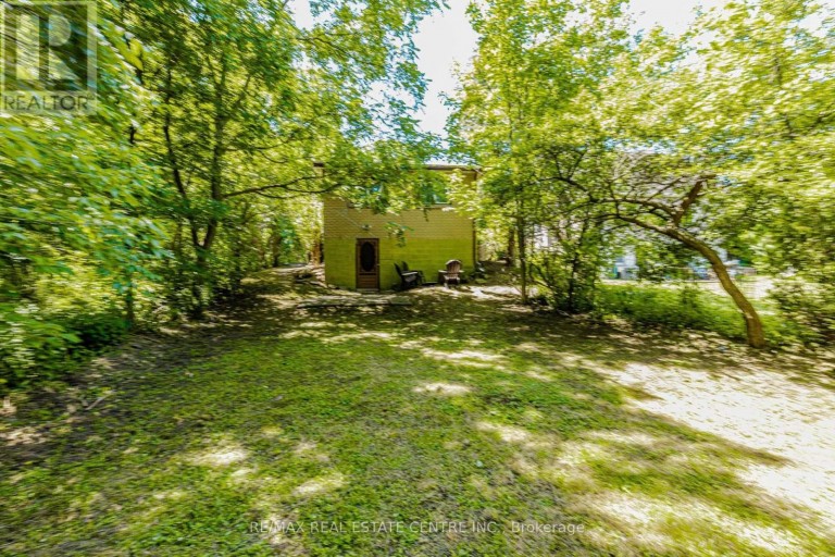 16 AINSLIE AVENUE, Hamilton (Ainslie Wood), Ontario, L8S2J3