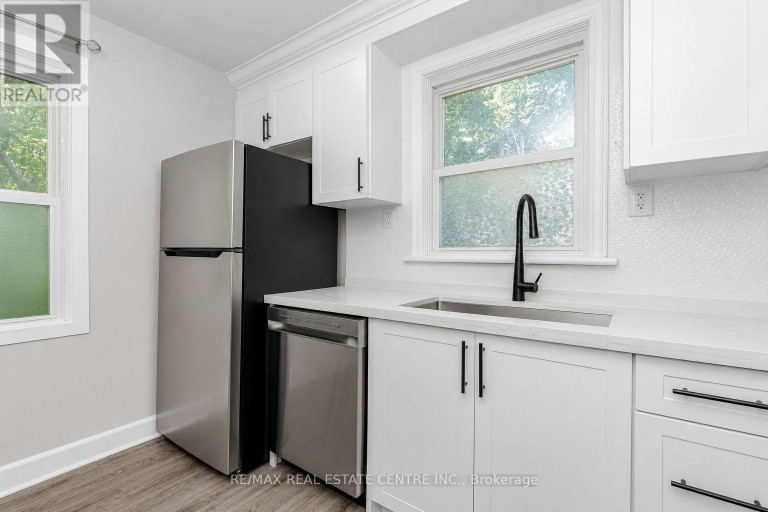 16 AINSLIE AVENUE, Hamilton (Ainslie Wood), Ontario, L8S2J3