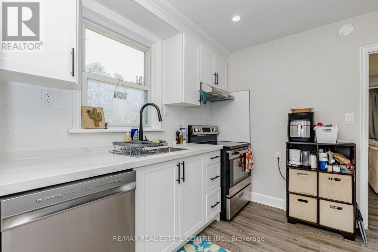 16 AINSLIE AVENUE, Hamilton (Ainslie Wood), Ontario, L8S2J3