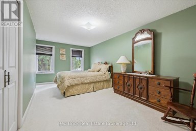 2 WOODBOROUGH ROAD Guelph (Kortright West) Ontario photo 23