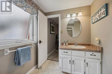 2 WOODBOROUGH ROAD Guelph (Kortright West) Ontario photo 25