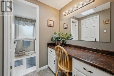 2 WOODBOROUGH ROAD Guelph (Kortright West) Ontario photo 27