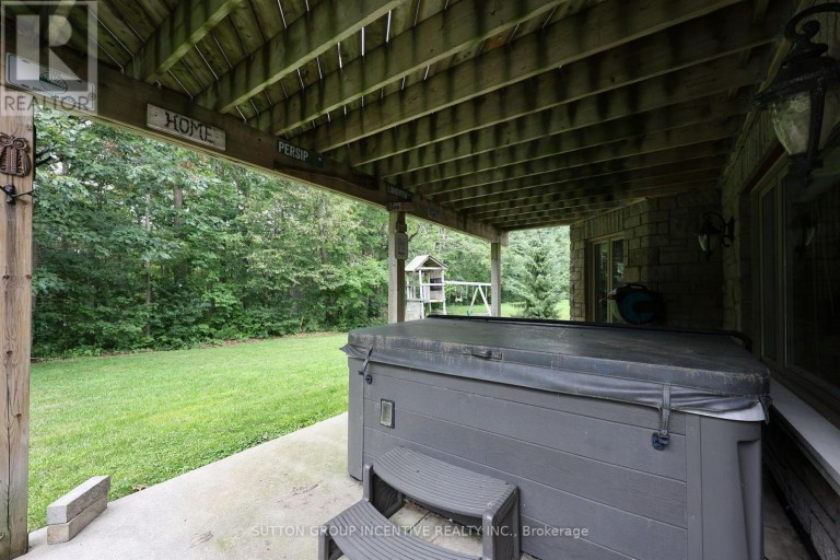 18 LLOYD COOK DRIVE W, Springwater (Snow Valley), Ontario, L4M4S4