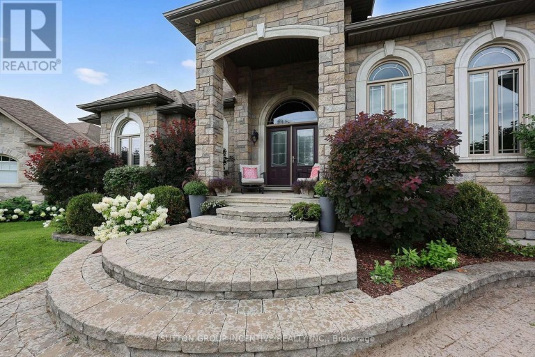 18 LLOYD COOK DRIVE W, Springwater (Snow Valley), Ontario, L4M4S4