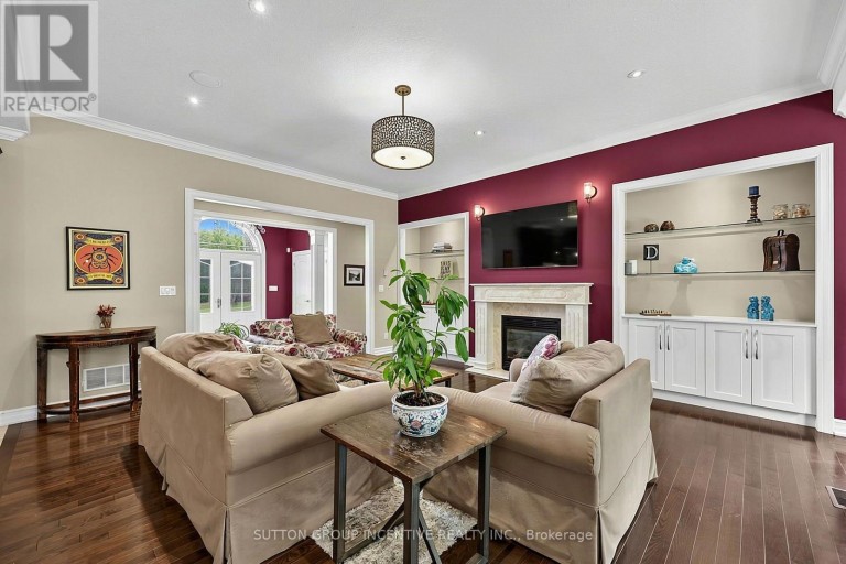 18 LLOYD COOK DRIVE W, Springwater (Snow Valley), Ontario, L4M4S4