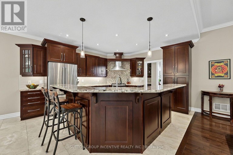 18 LLOYD COOK DRIVE W, Springwater (Snow Valley), Ontario, L4M4S4
