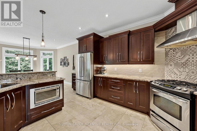 18 LLOYD COOK DRIVE W, Springwater (Snow Valley), Ontario, L4M4S4