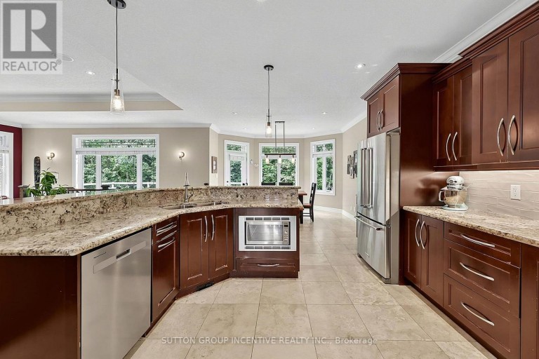 18 LLOYD COOK DRIVE W, Springwater (Snow Valley), Ontario, L4M4S4