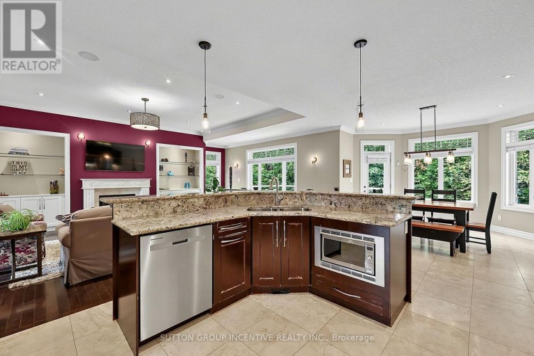 18 LLOYD COOK DRIVE W, Springwater (Snow Valley), Ontario, L4M4S4