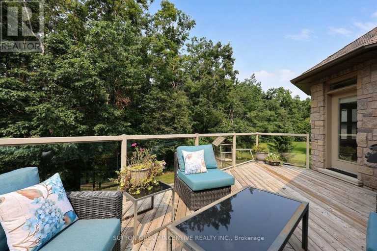 18 LLOYD COOK DRIVE W, Springwater (Snow Valley), Ontario, L4M4S4