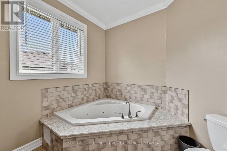 18 LLOYD COOK DRIVE W, Springwater (Snow Valley), Ontario, L4M4S4