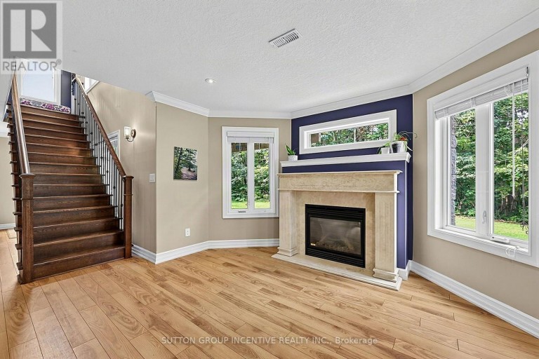 18 LLOYD COOK DRIVE W, Springwater (Snow Valley), Ontario, L4M4S4