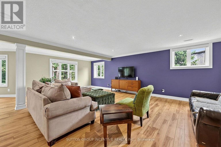 18 LLOYD COOK DRIVE W, Springwater (Snow Valley), Ontario, L4M4S4
