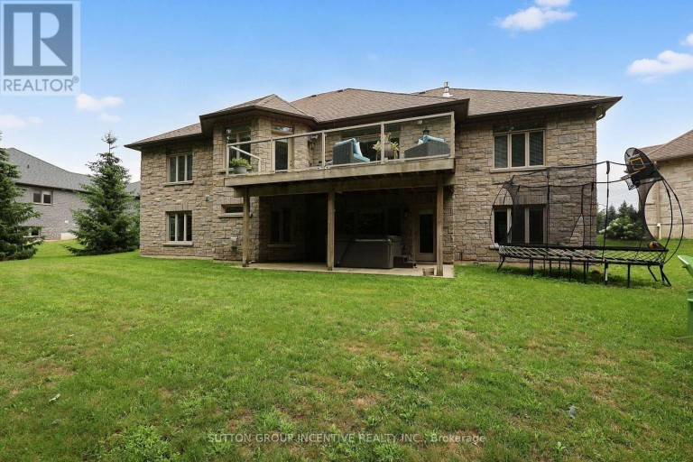 18 LLOYD COOK DRIVE W, Springwater (Snow Valley), Ontario, L4M4S4