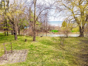 21 EVA CRESCENT Collingwood Ontario photo 3