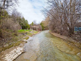 21 EVA CRESCENT Collingwood Ontario photo 4