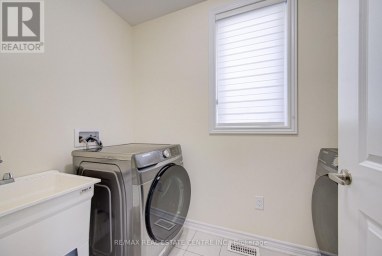407 DOLMAN STREET Woolwich Ontario photo 7