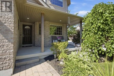 30 INETT WAY Centre Wellington (Fergus) Ontario photo 3
