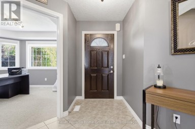 30 INETT WAY Centre Wellington (Fergus) Ontario photo 4