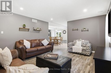 30 INETT WAY Centre Wellington (Fergus) Ontario photo 8