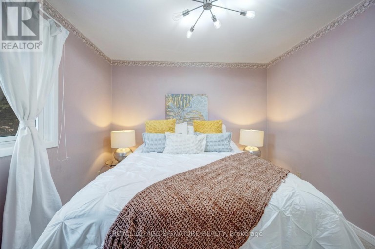 77 MCCRANEY STREET W, Oakville (CP College Park), Ontario, L6H1H5