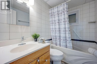 77 MCCRANEY STREET W Oakville (CP College Park) Ontario photo 15