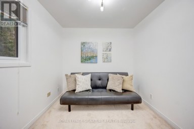 77 MCCRANEY STREET W Oakville (CP College Park) Ontario photo 17