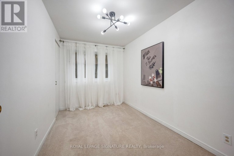 77 MCCRANEY STREET W, Oakville (CP College Park), Ontario, L6H1H5