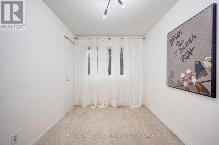 77 MCCRANEY STREET W, Oakville (CP College Park), Ontario, L6H1H5