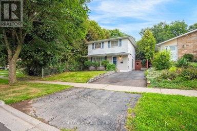 77 MCCRANEY STREET W Oakville (CP College Park) Ontario photo 2