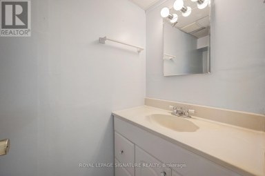 77 MCCRANEY STREET W Oakville (CP College Park) Ontario photo 34