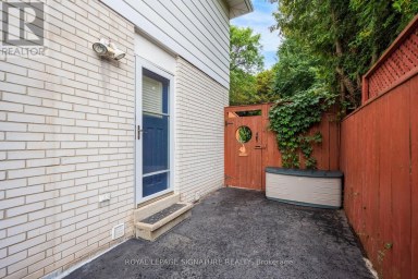 77 MCCRANEY STREET W Oakville (CP College Park) Ontario photo 4