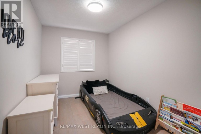 8 JENSEN COURT, Vaughan (Maple), Ontario, L6A2T6
