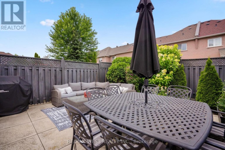 8 JENSEN COURT, Vaughan (Maple), Ontario, L6A2T6
