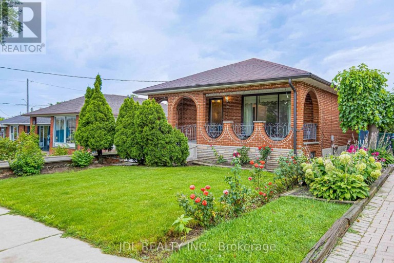 40 MONTANA AVENUE, Toronto (Downsview-Roding-CFB), Ontario, M3M1B6