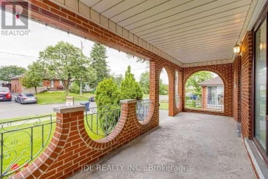 40 MONTANA AVENUE Toronto (Downsview-Roding-CFB) Ontario photo 3