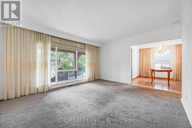 40 MONTANA AVENUE, Toronto (Downsview-Roding-CFB), Ontario, M3M1B6