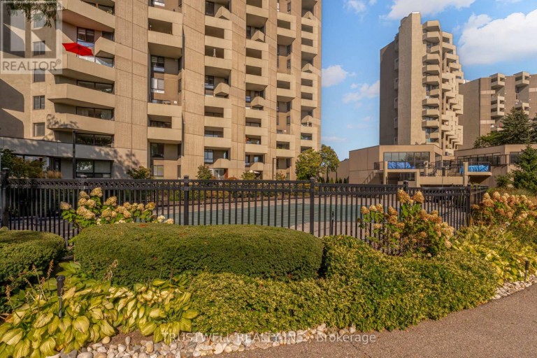 A39 - 300 MILL ROAD, Toronto (Markland Wood), Ontario, M9C4W7