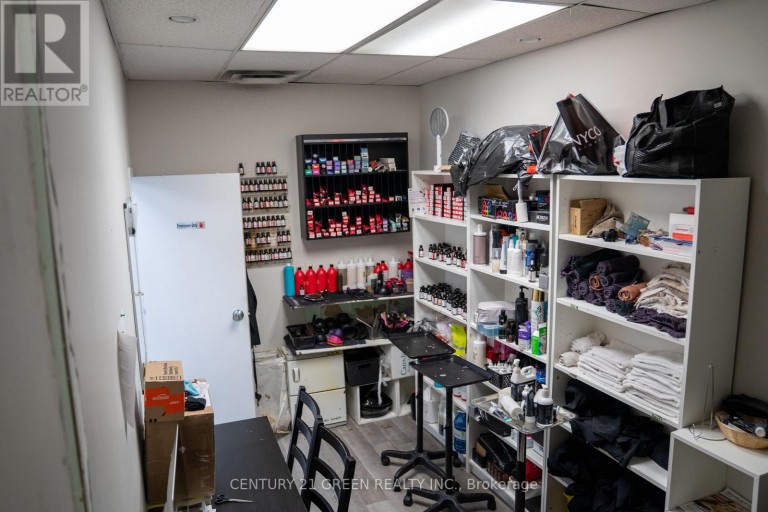 8 - 2565 STEELES AVENUE E, Brampton (Steeles Industrial), Ontario, L6T4L6