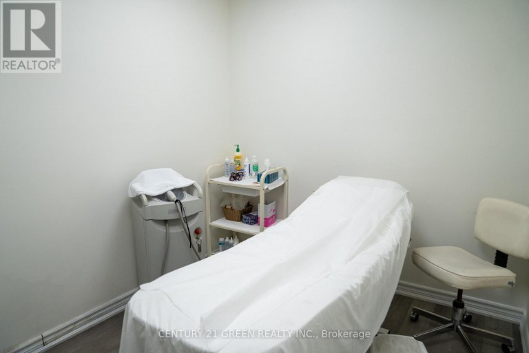 8 - 2565 STEELES AVENUE E, Brampton (Steeles Industrial), Ontario, L6T4L6