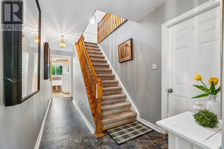 46 LINKDALE ROAD, Brampton (Brampton North), Ontario, L6V2Y6