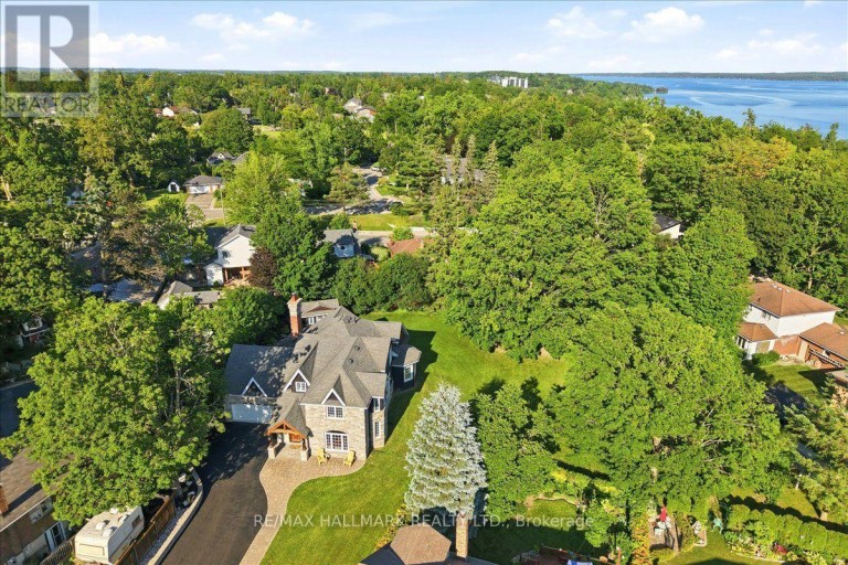 105 DUCKWORTH STREET, Barrie (Codrington), Ontario, L4M3V9