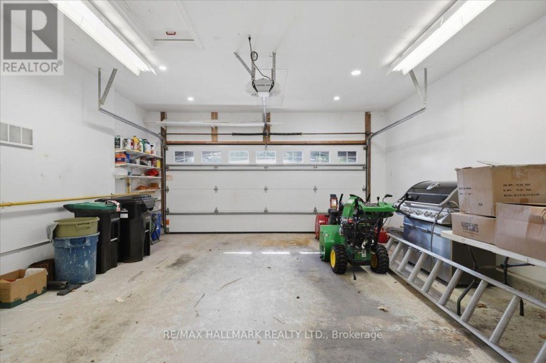105 DUCKWORTH STREET, Barrie (Codrington), Ontario, L4M3V9