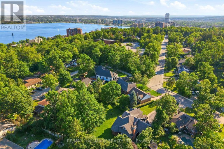 105 DUCKWORTH STREET, Barrie (Codrington), Ontario, L4M3V9