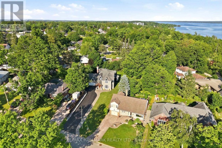 105 DUCKWORTH STREET, Barrie (Codrington), Ontario, L4M3V9