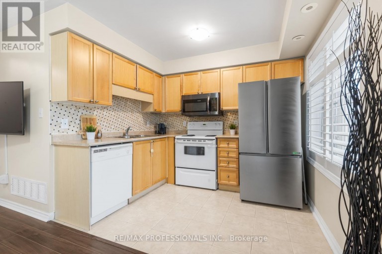 5 - 3025 ELMCREEK ROAD, Mississauga (Cooksville), Ontario, L5B0B6