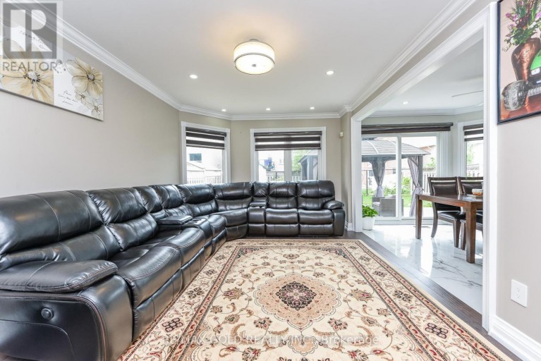 72 RAINFOREST DRIVE, Brampton (Sandringham-Wellington), Ontario, L6R1B1